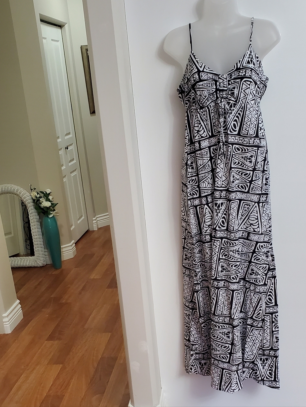 O'Neill B & W 100% Cotton Maxi Dress Fits MEDIUM 34-36 Bust/hip